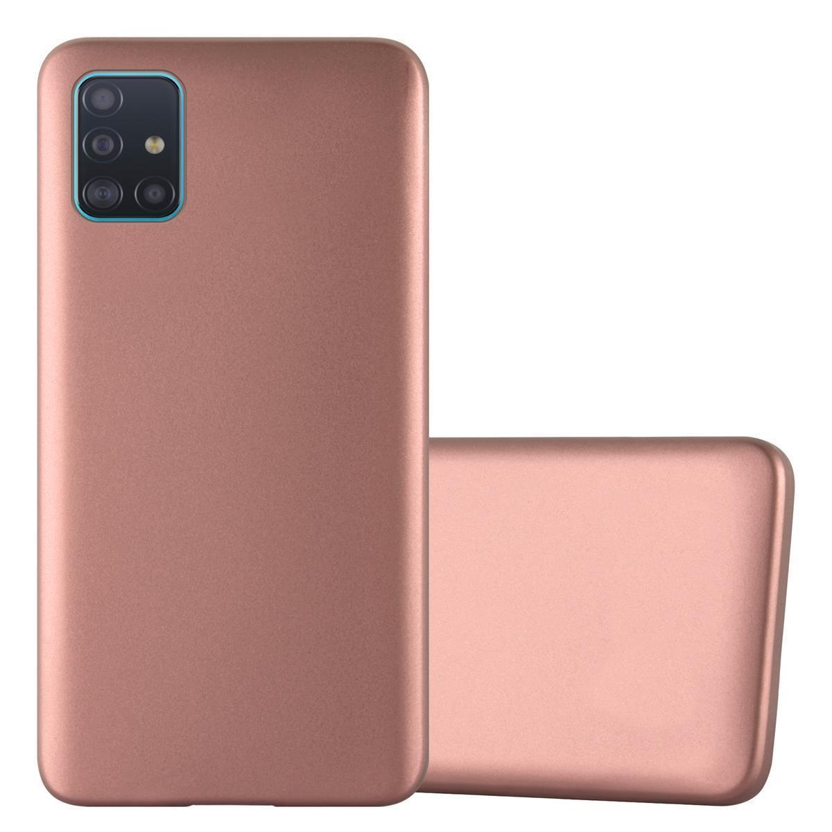 Roségoldfarbene Handyhülle neben einem Telefon. Die Hülle hat eine glatte Oberfläche und bedeckt die Rückseite.