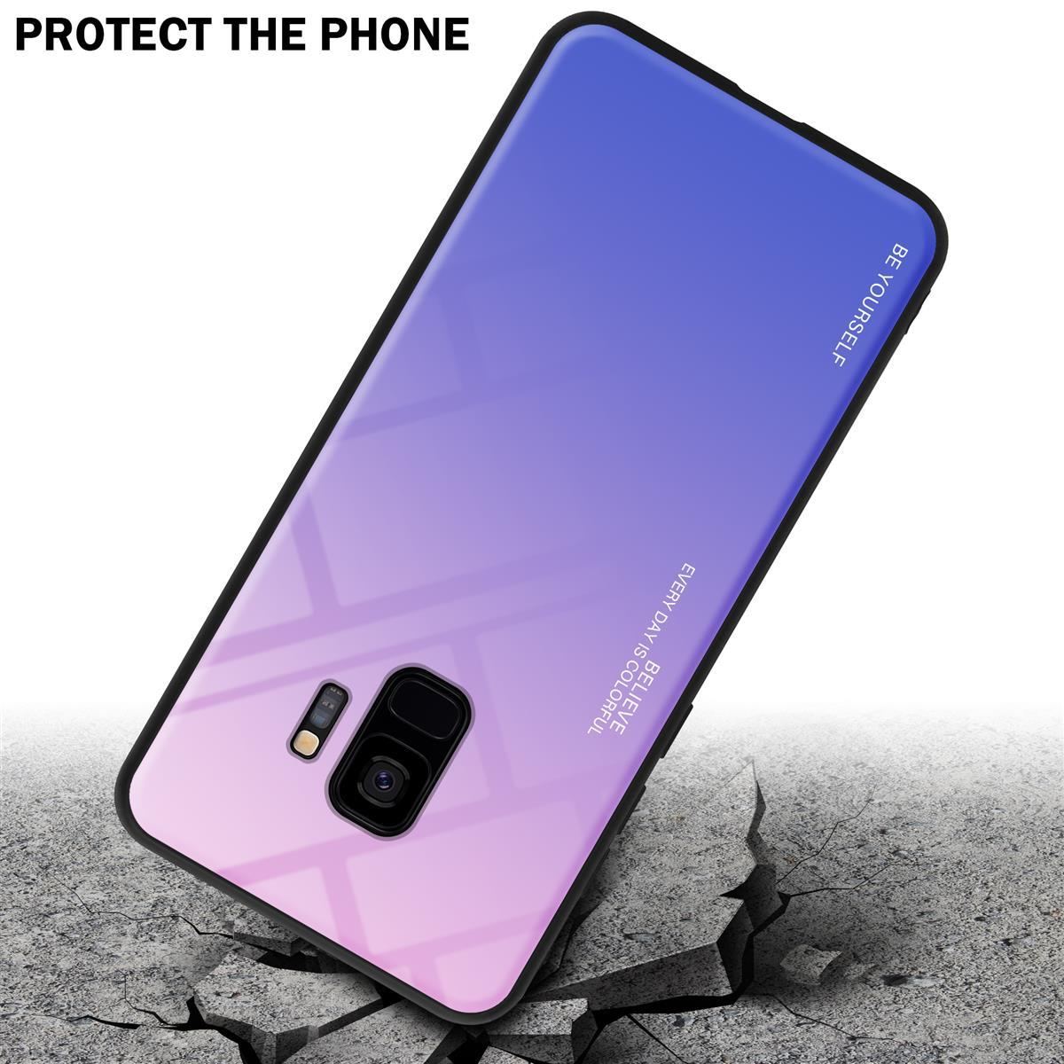 Una custodia per telefono viola, con un effetto sfumato, appoggiata su una superficie incrinata.