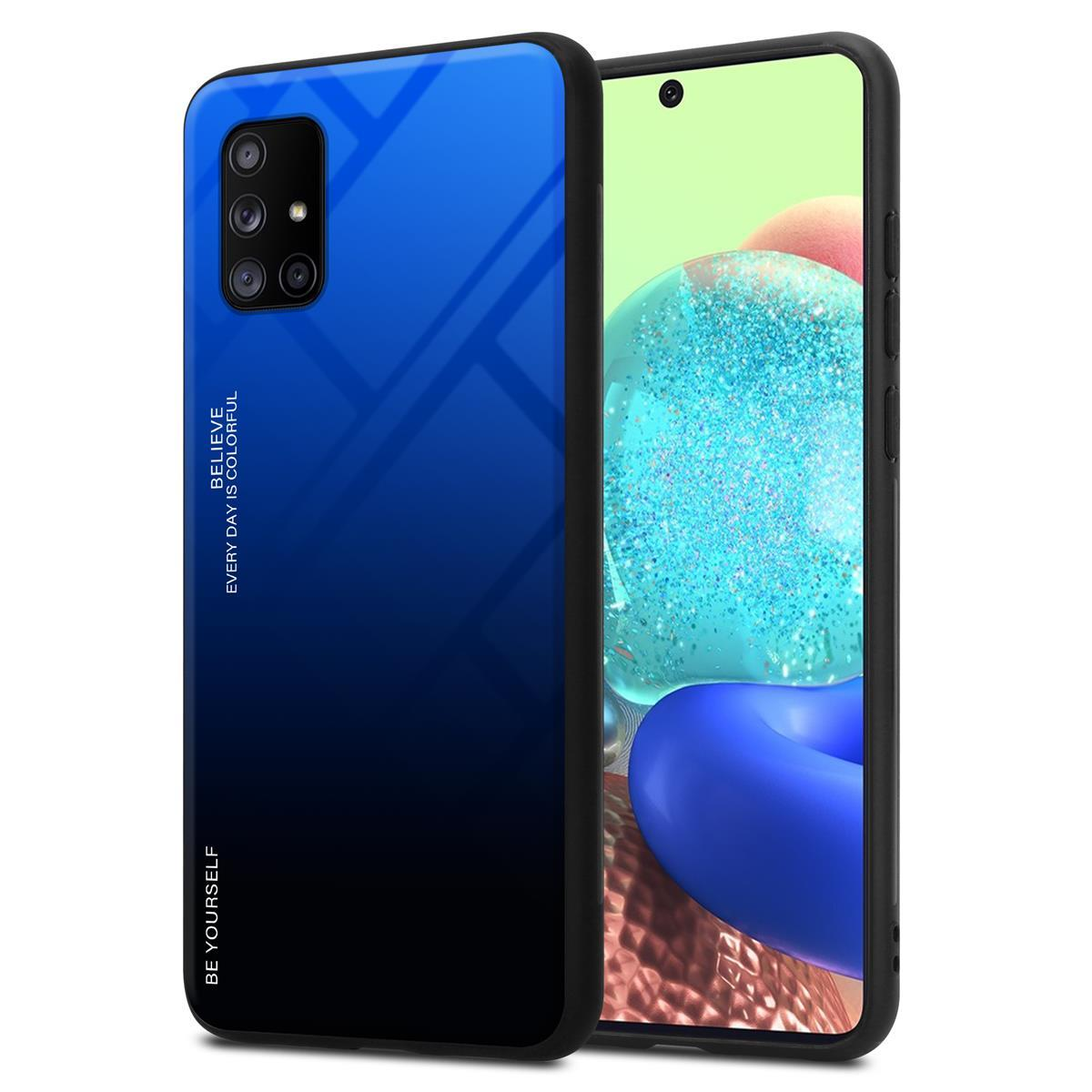 Telefono con custodia sfumata blu. Testo: Credi che ogni giorno sia colorato. Sii te stesso.