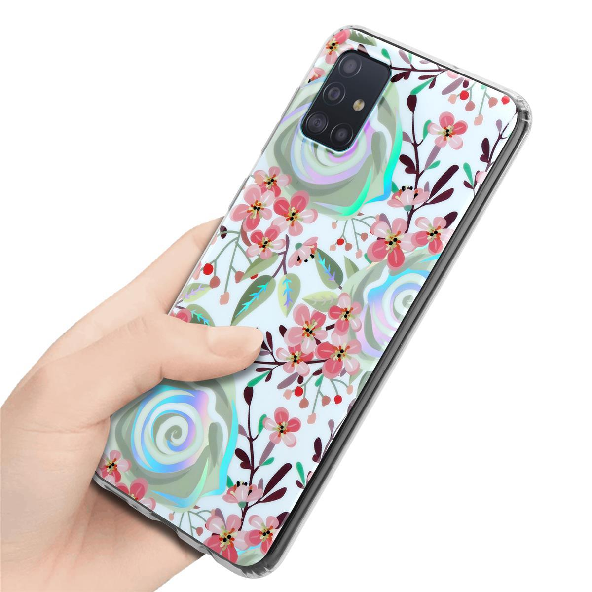 Mano che tiene un telefono in una custodia floreale. La custodia ha fiori rosa e foglie su sfondo blu.