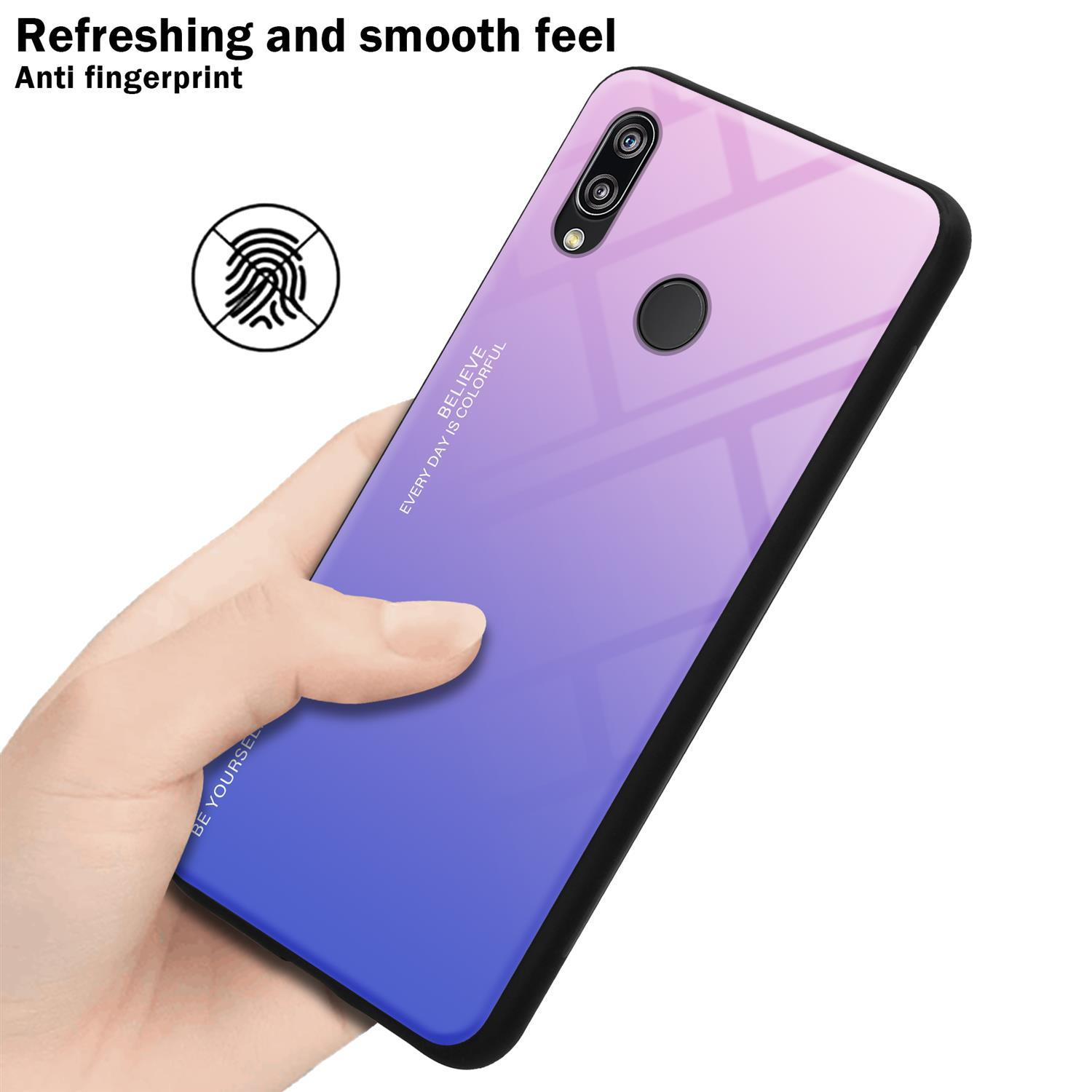 Hand hält Telefon mit lila Farbverlauf. Die Hülle zeigt auch einen Fingerabdruck.