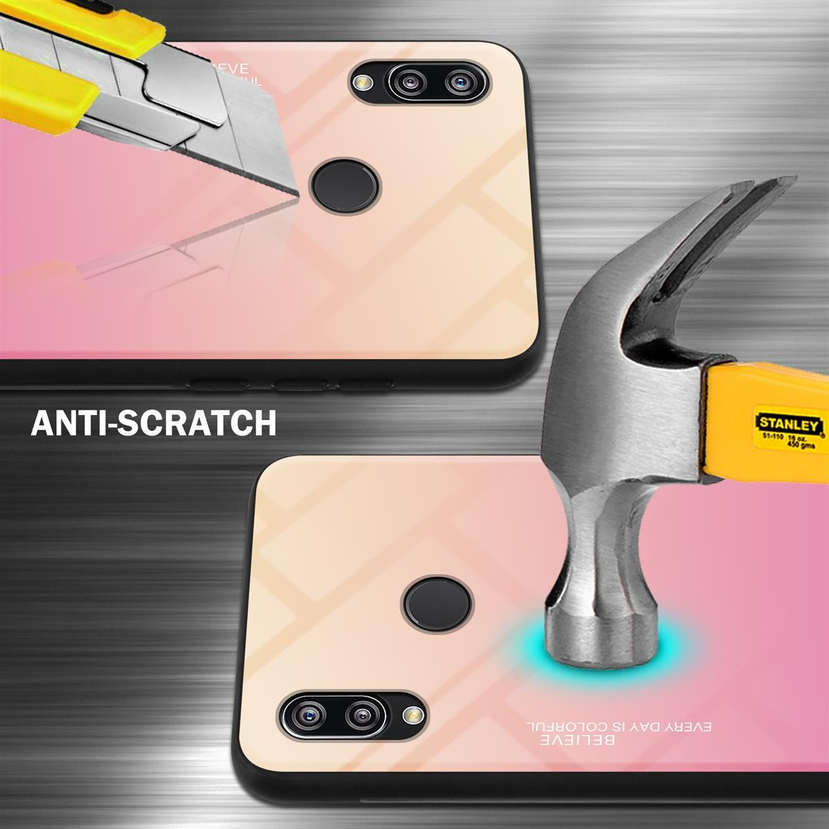 Handyhülle wird getestet. Ein Hammer schlägt auf die Handyhülle und ein Messer schneidet sie. Text: Anti-Kratzer.
