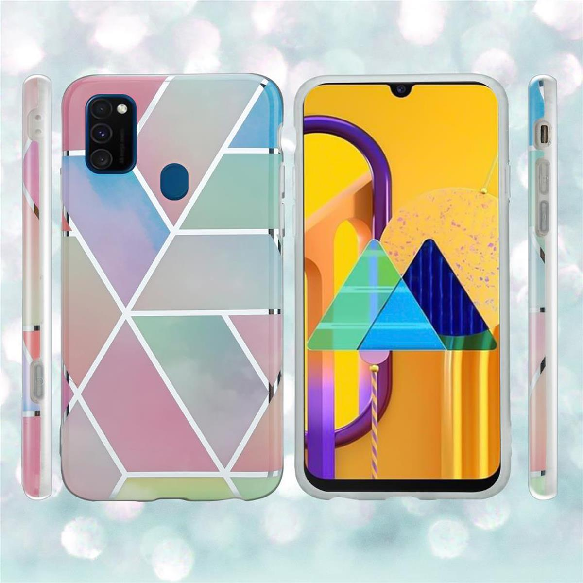 Custodia per telefono multicolore su telefono. Motivo geometrico, triangoli bianchi. Telefono su sfondo sfocato chiaro.