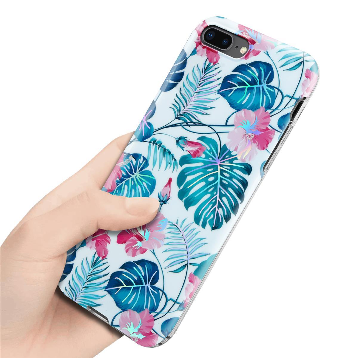 Una mano che tiene una custodia per telefono con un design floreale rosa e blu su sfondo bianco. La custodia copre il telefono.