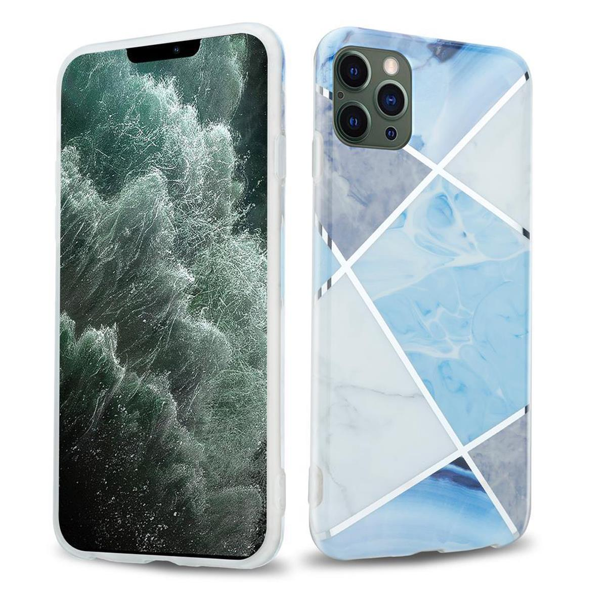 Telefon und Hülle. Telefon zeigt Wasserbild. Hülle hat weiße Linien auf blauem Marmordesign.