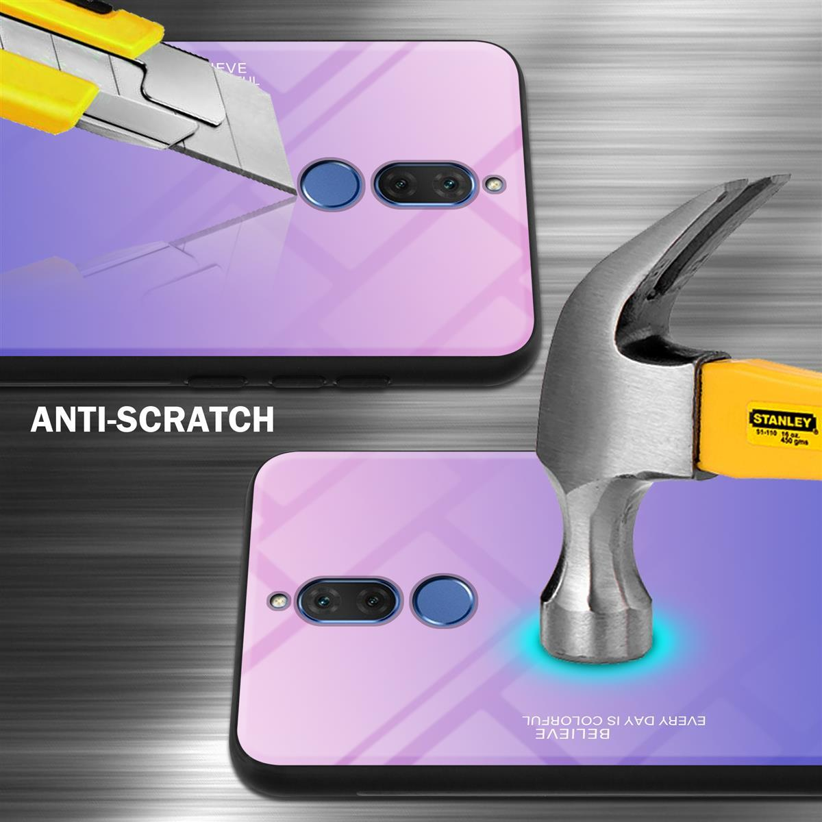 Eine Handyhülle wird mit einem Hammer und einem Cutter getestet. Sie ist kratzfest, und das Telefon ist sichtbar.