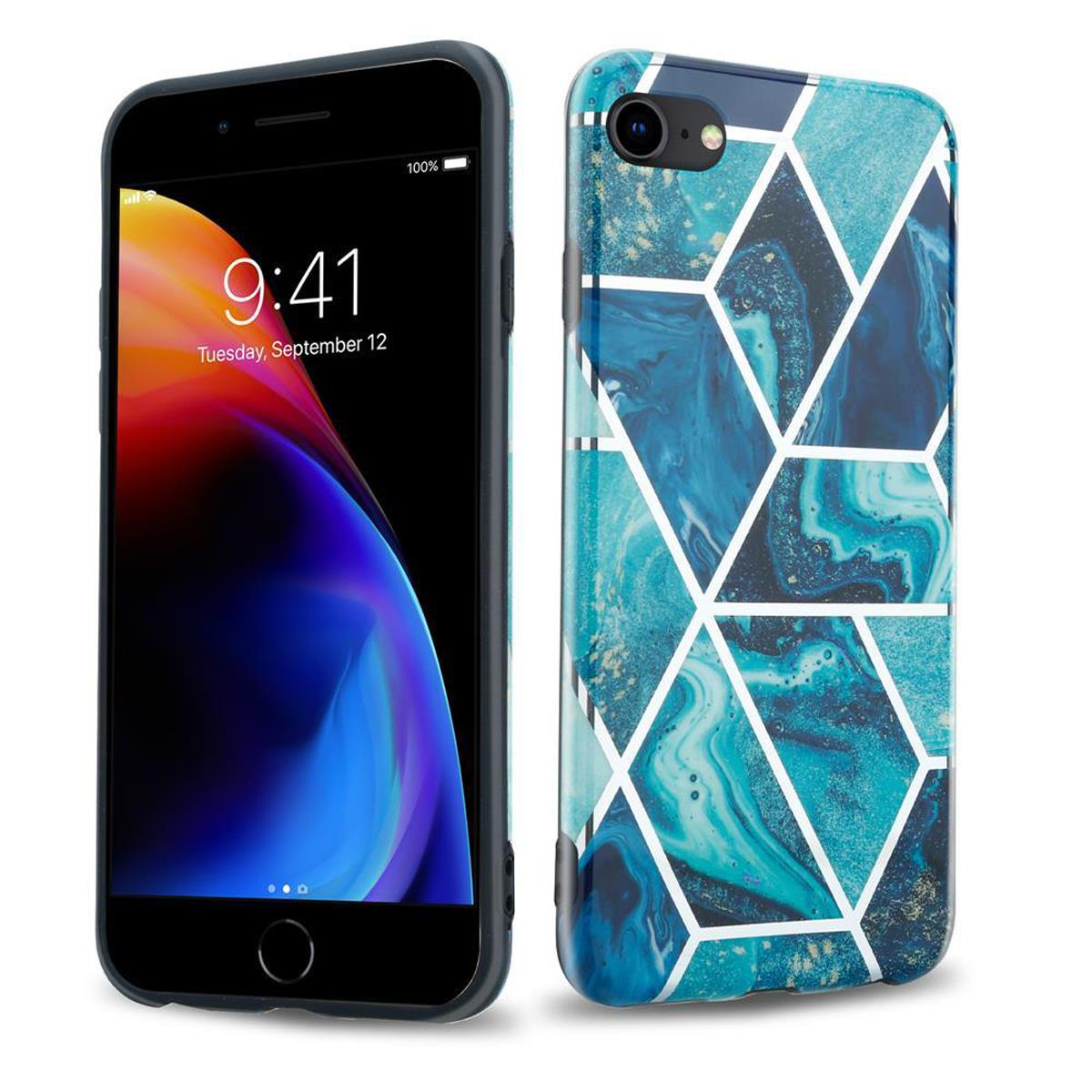 iPhone con una custodia con motivo geometrico. Lo schermo mostra un'immagine colorata. La custodia è blu e bianca.
