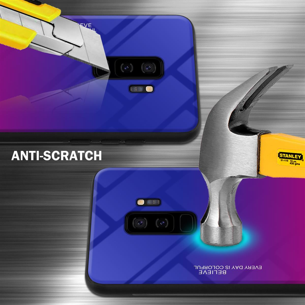 Due telefoni con custodie blu e viola, graffiati con un taglierino e un martello.