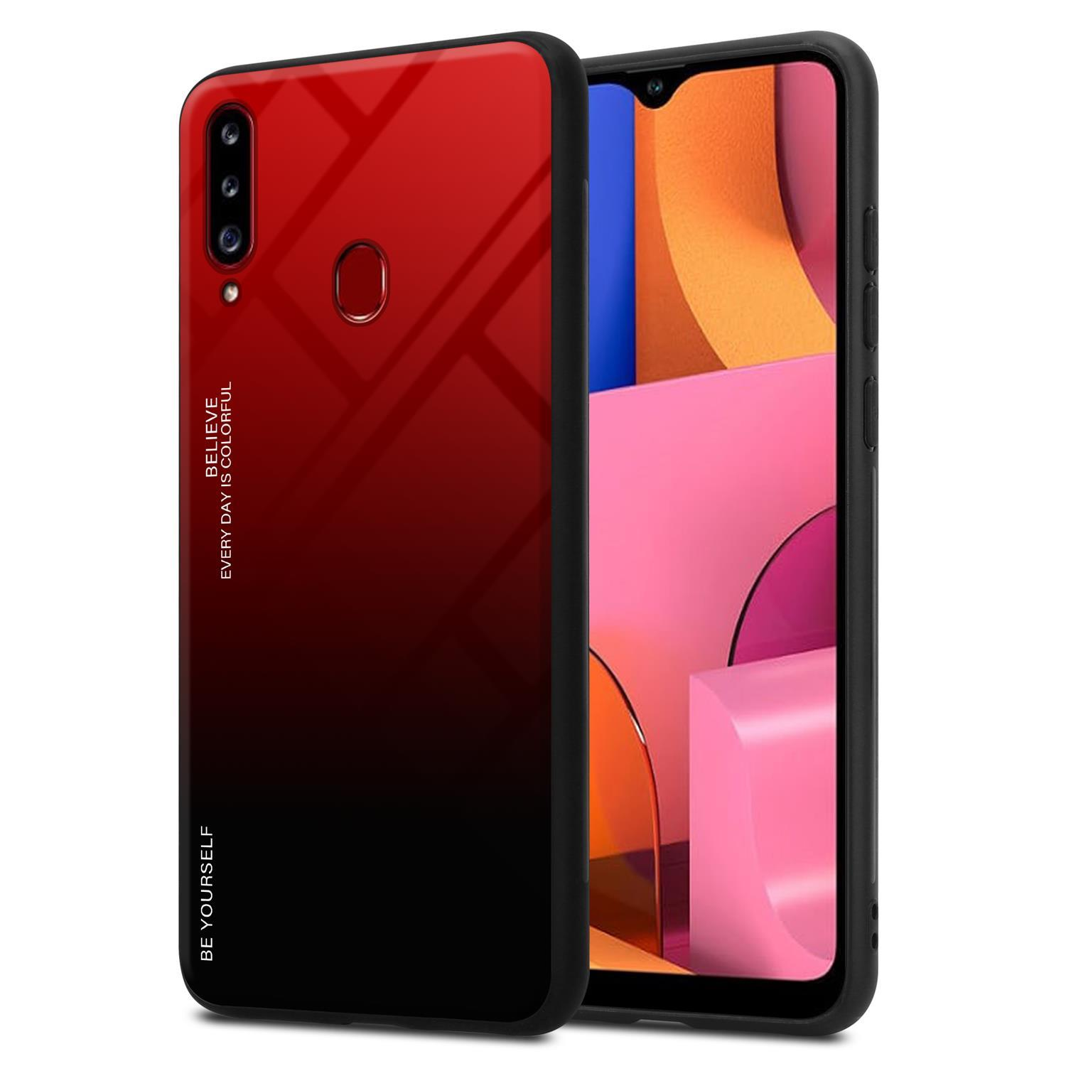 Ein Telefon mit einer rot-schwarzen Farbverlaufshülle. Das Telefon befindet sich neben der gleichen Hülle.