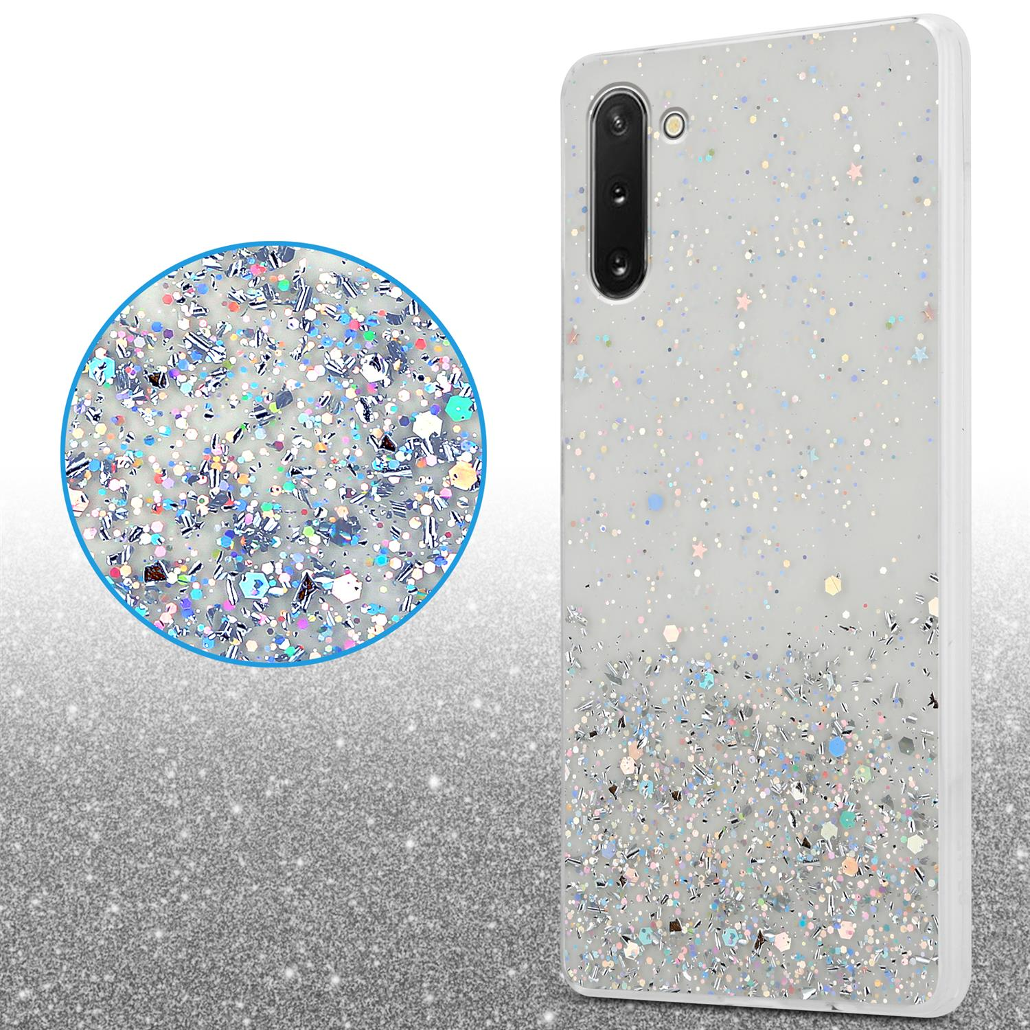 Una custodia per telefono argentata con glitter e un cerchio che mostra dettagli glitterati. Superficie glitterata.