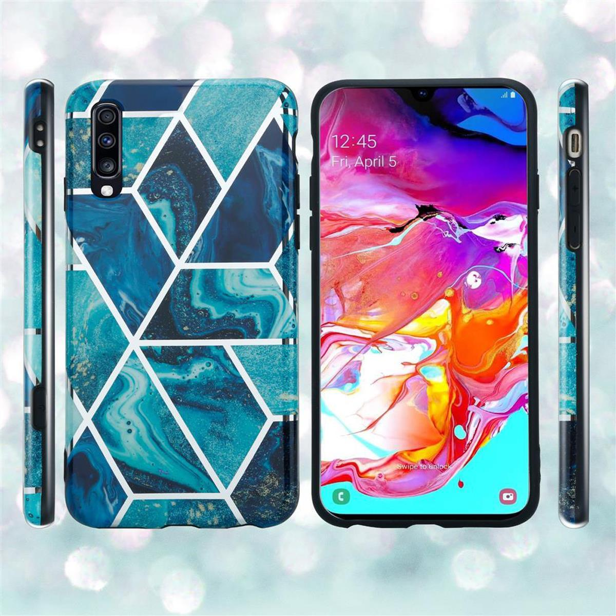 Un telefono con custodia marmorizzata blu e bianca. Lo schermo mostra uno sfondo colorato.