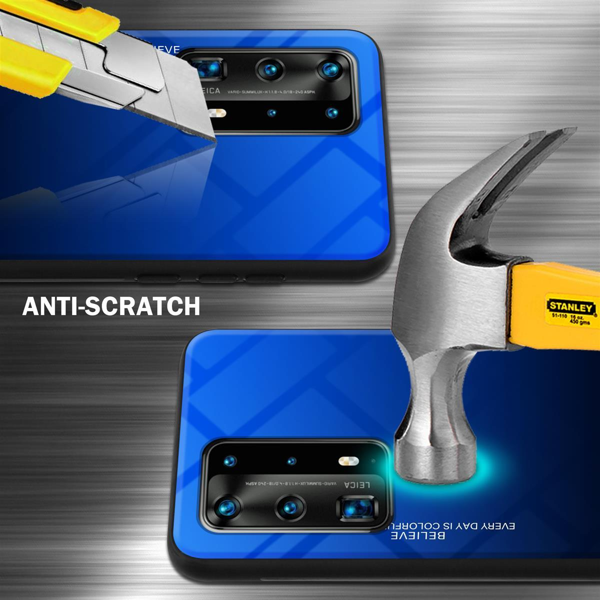 Custodia per telefono con un design a gradiente blu che viene graffiata con un coltello e un martello.