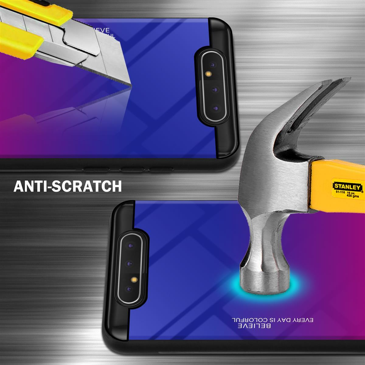 Custodie per telefono con etichette antigraffio. La custodia viene colpita da un martello.