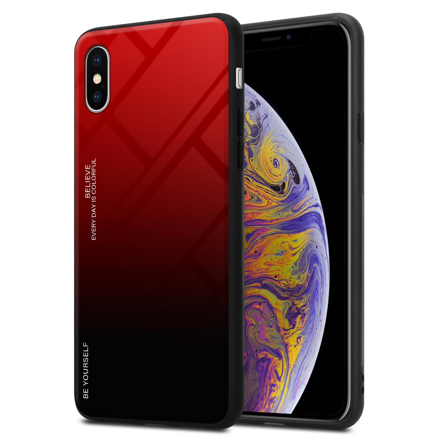 Telefono in custodia sfumata rossa e nera. Testo: CREDI OGNI GIORNO È COLORATO, SII TE STESSO.