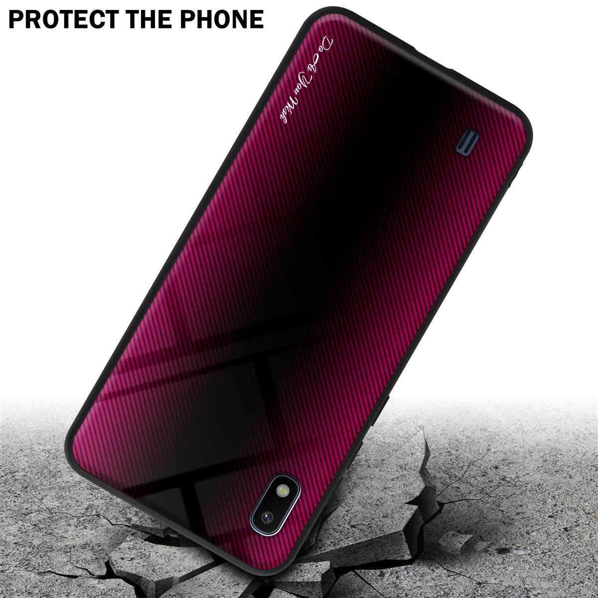 Una custodia per telefono con un design sfumato rosso e nero. La custodia è mostrata su una superficie di terreno rotta.