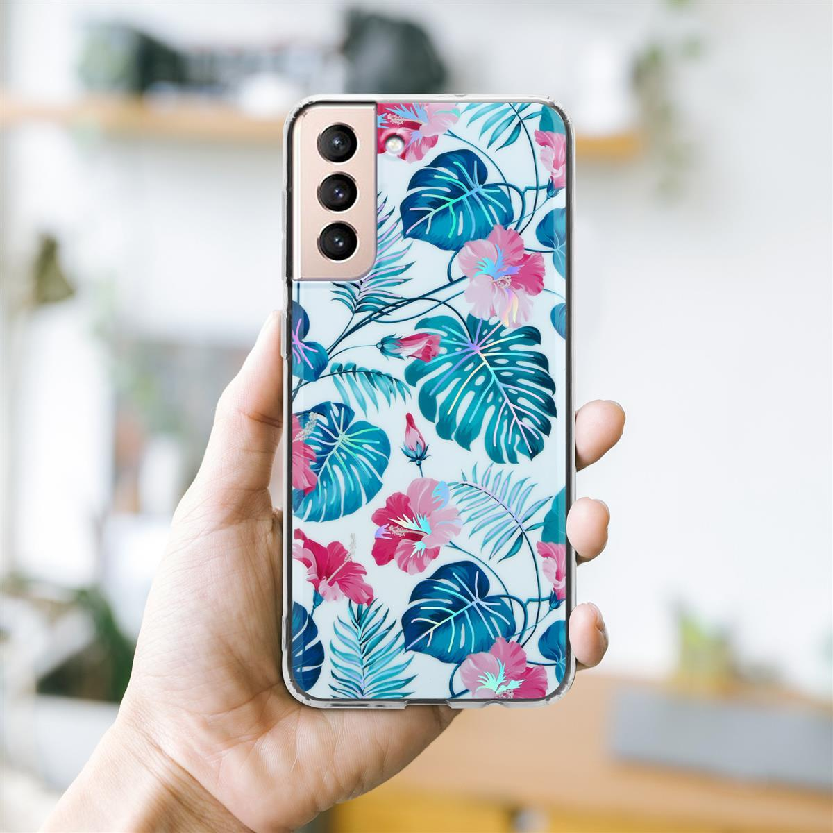 Mano che tiene un telefono con una custodia floreale. La custodia presenta un motivo a foglie tropicali.