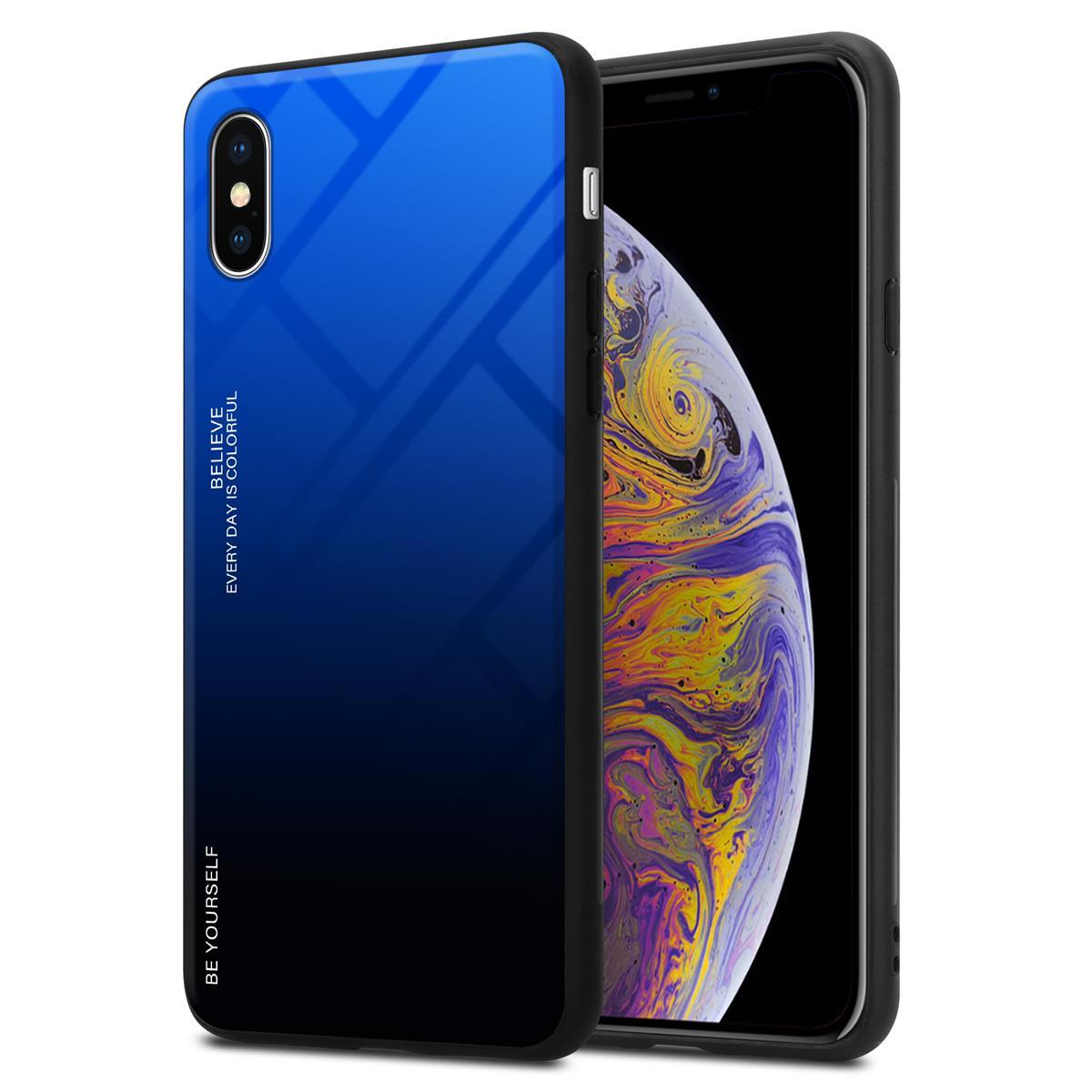 Custodia per telefono sfumata blu-nera su un telefono. La custodia dice: "Credi che ogni giorno sia colorato, sii te stesso".