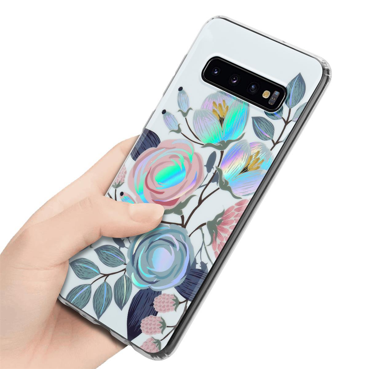 Mano che tiene un telefono con motivo floreale. Si tiene una custodia con fiori e sfondo bianco.