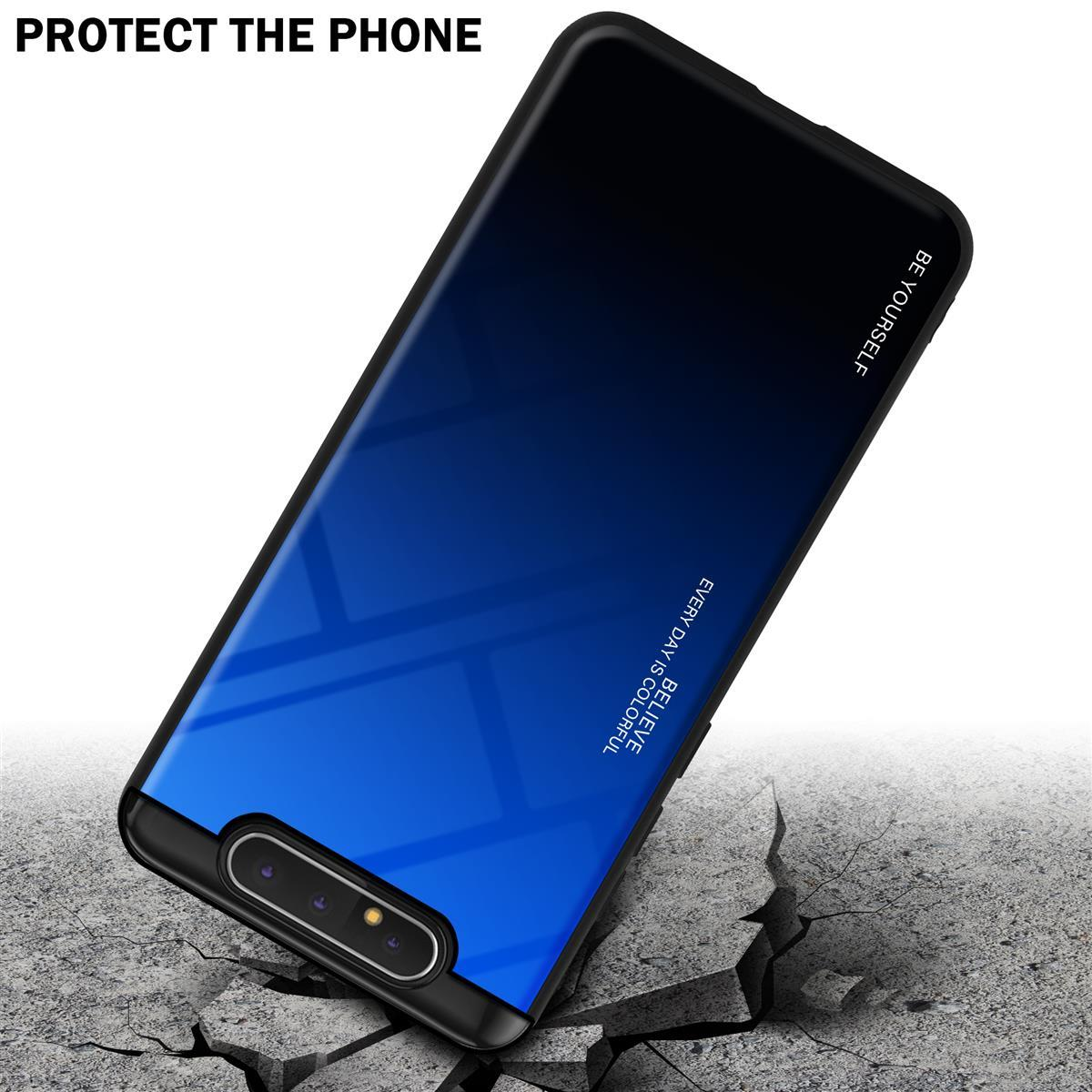 Un telefono con una custodia nera, appoggiato su una superficie di cemento crepata. La custodia ha una sfumatura blu-nera.