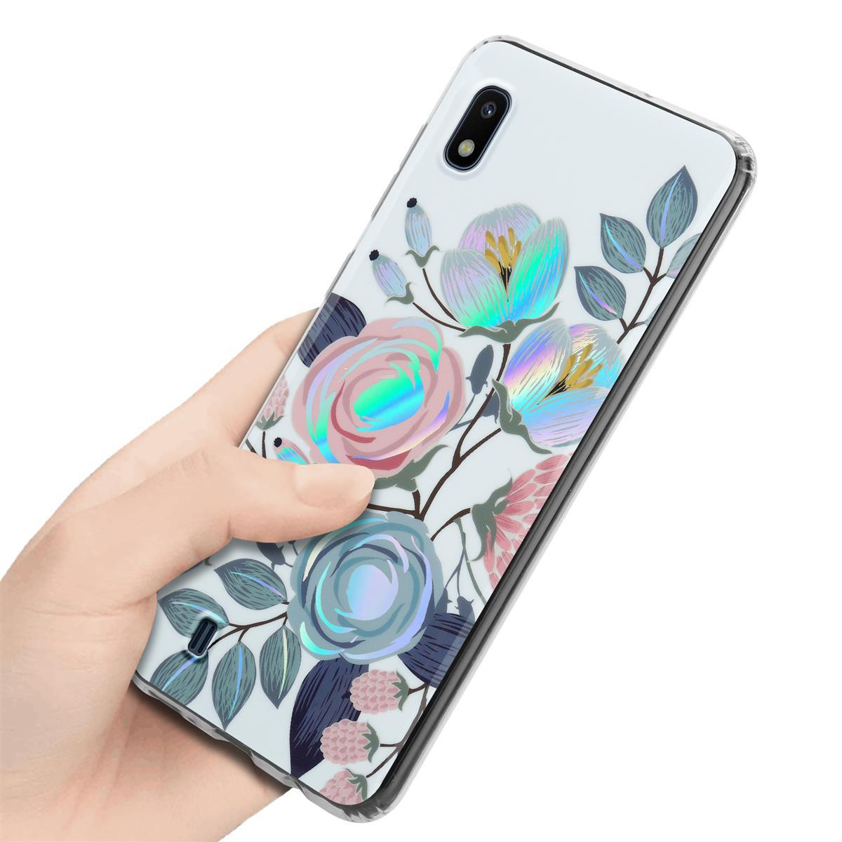 Una mano che tiene un telefono con una custodia dal design floreale. Lo sfondo è bianco.