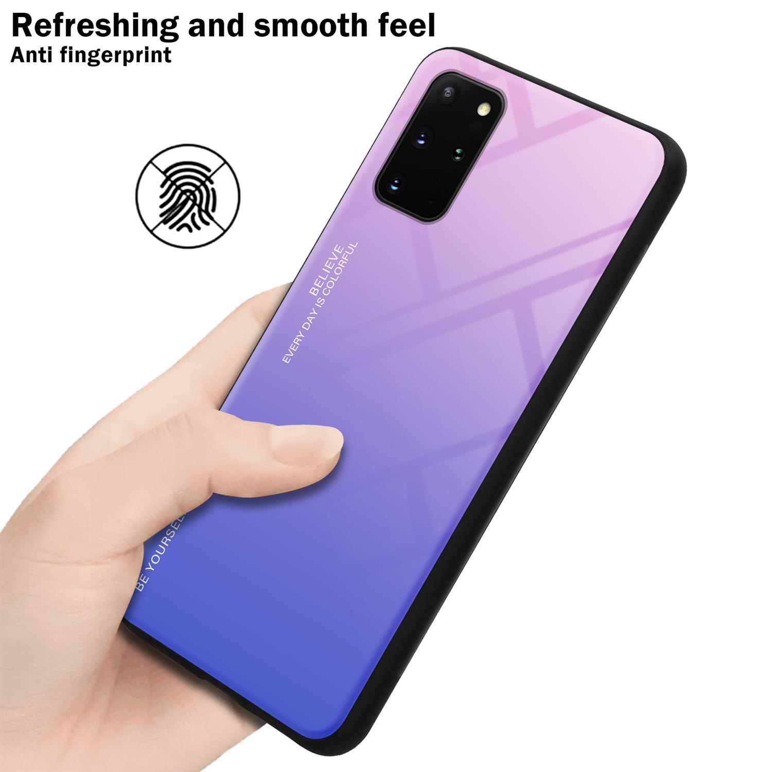 Una mano che tiene una custodia per telefono con una sfumatura da viola a blu. Sfondo bianco. La custodia ha testo.