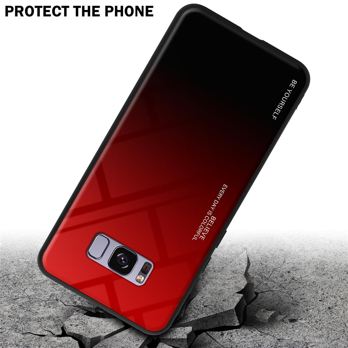 Custodia rossa e nera a terra. Il telefono è leggermente angolato.