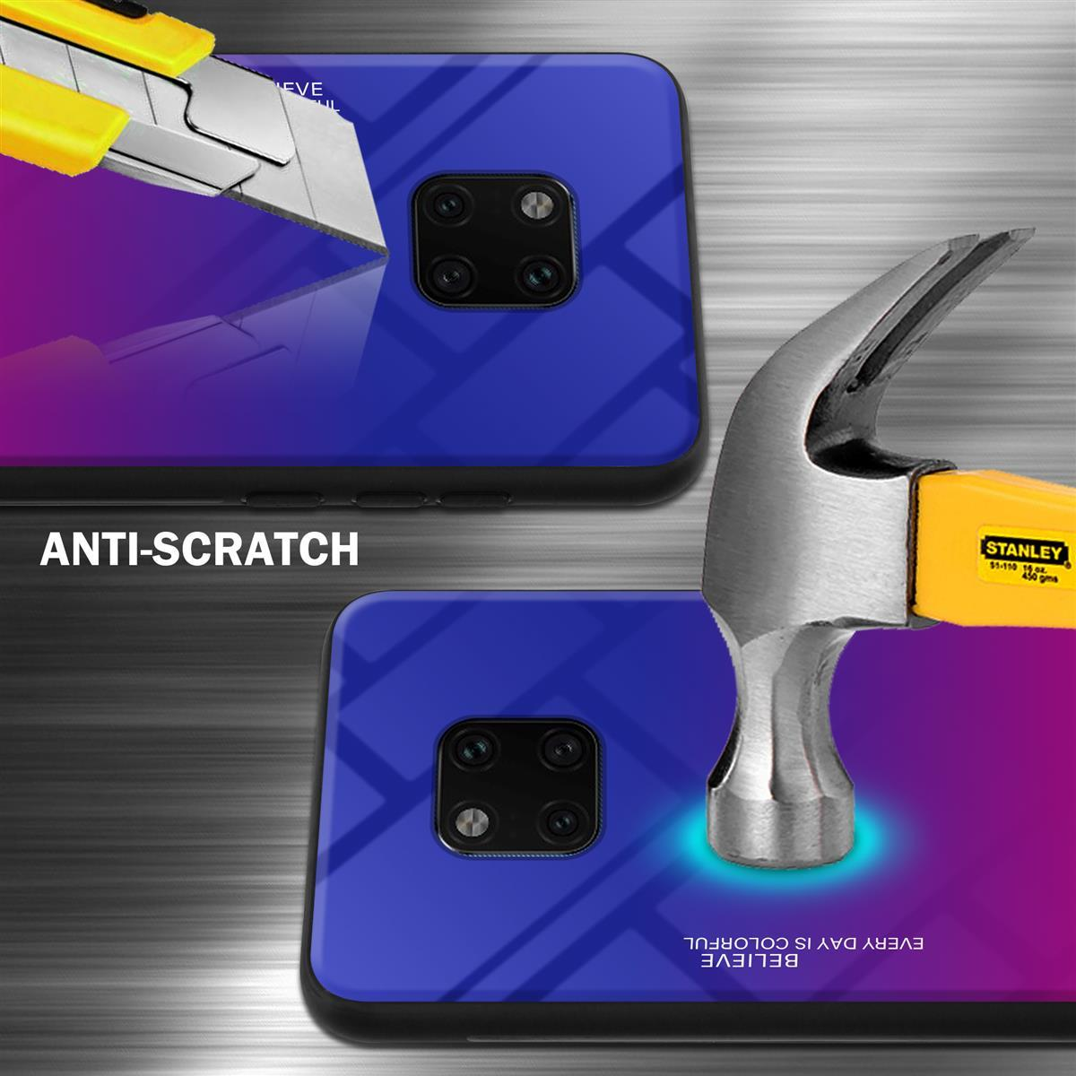 Zwei Handyhüllen werden mit einem Hammer und einem Messer auf Kratzfestigkeit getestet.