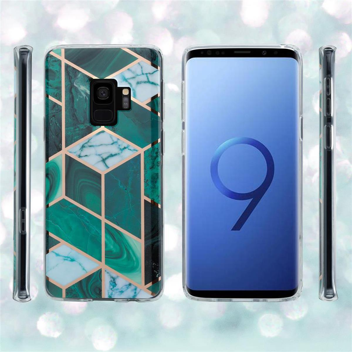 Custodia per telefono con design marmorizzato e un telefono con schermo blu. La custodia ha un motivo verde, oro e bianco.