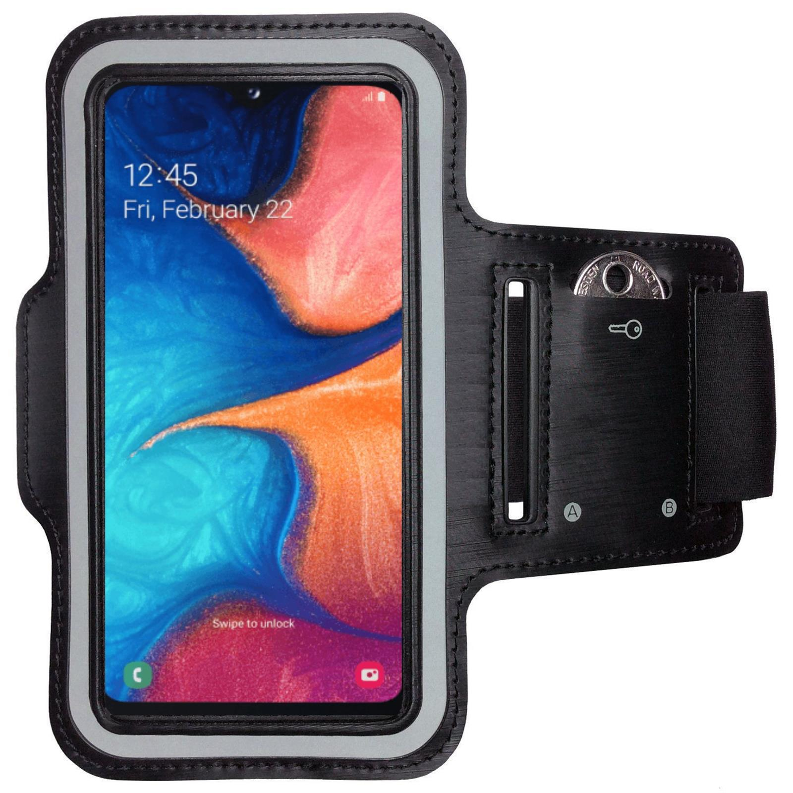 Ein Telefon in einer schwarzen Armbinde. Das Telefon zeigt einen farbenfrohen Bildschirm mit Datum und Uhrzeit. Hat eine Tasche.