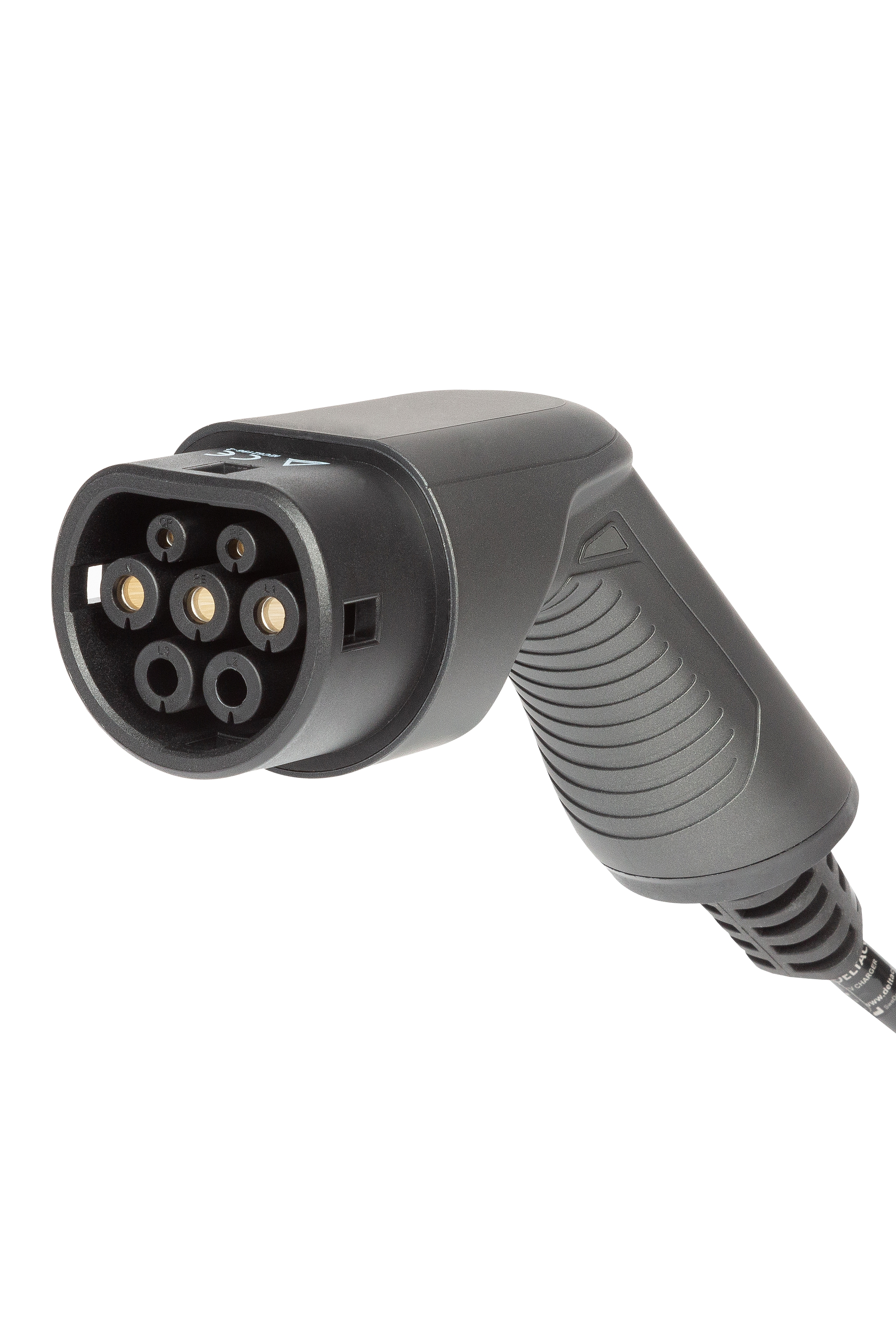 Schwarzer Stecker für Elektrofahrzeug-Ladegerät, schräge Ansicht, auf weißem Hintergrund.