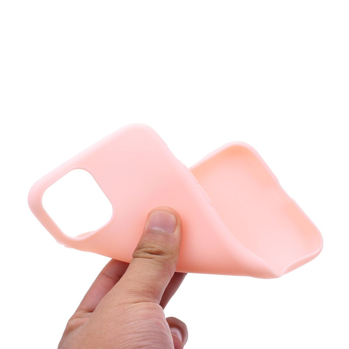 Eine Hand, die eine hellrosa Handyhülle hält. Die Hülle ist weich, flexibel und hat einen Ausschnitt für die Kamera.