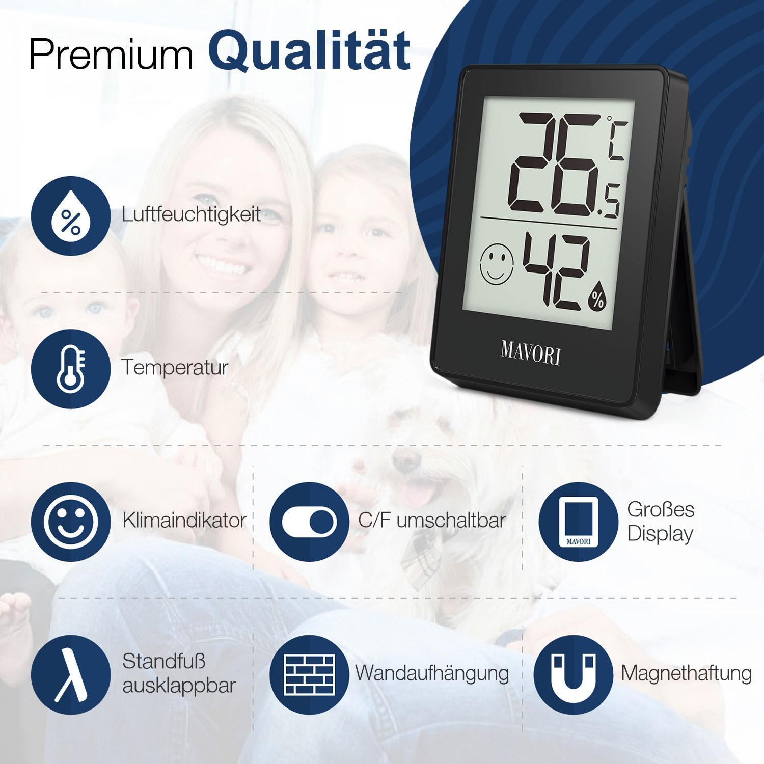 Ein schwarzes Thermometer, das Temperatur und Luftfeuchtigkeit anzeigt, mit Familienhintergrund.
