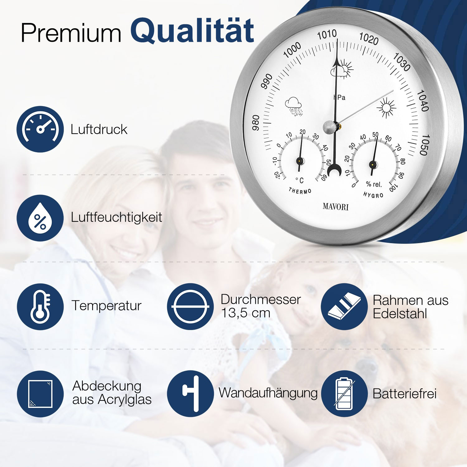 Ein Messgerät, das Temperatur, Feuchtigkeit und Druck anzeigt, mit einem Paar im unscharfen Hintergrund.