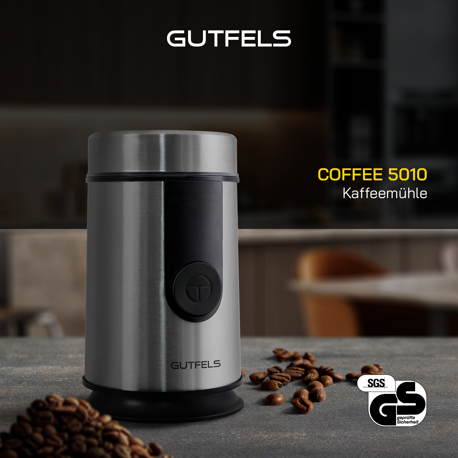 Silberne Kaffeemühle mit schwarzen Akzenten und Text, der Coffee 5010 lautet. Braune Kaffeebohnen.