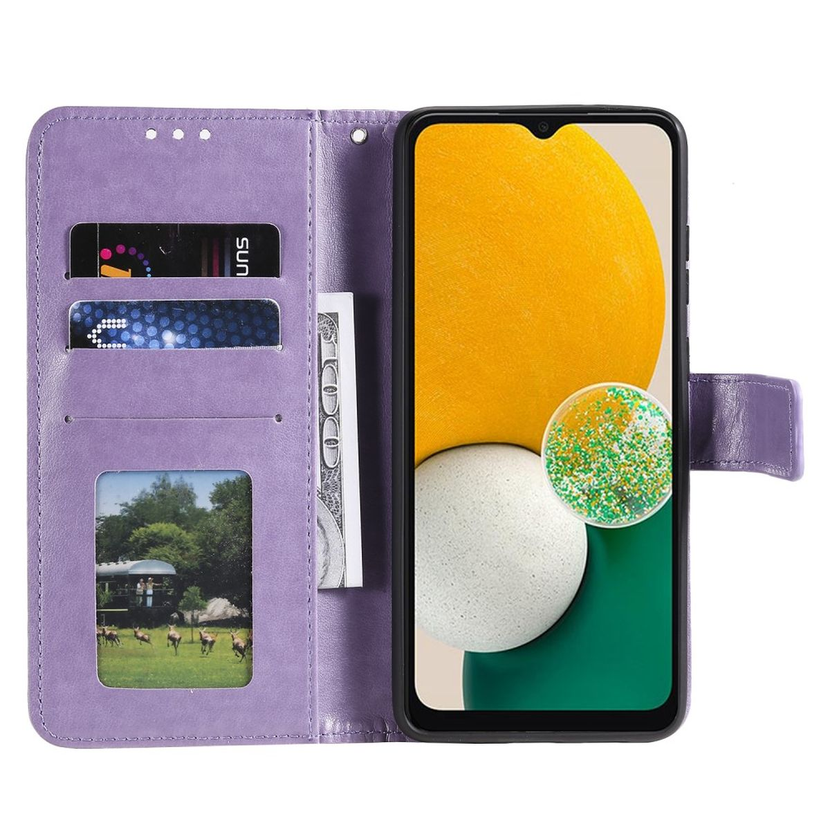 Lila Handyhülle mit Telefon, Karten und Geld. Das Etui hat ein Landschaftsfoto.