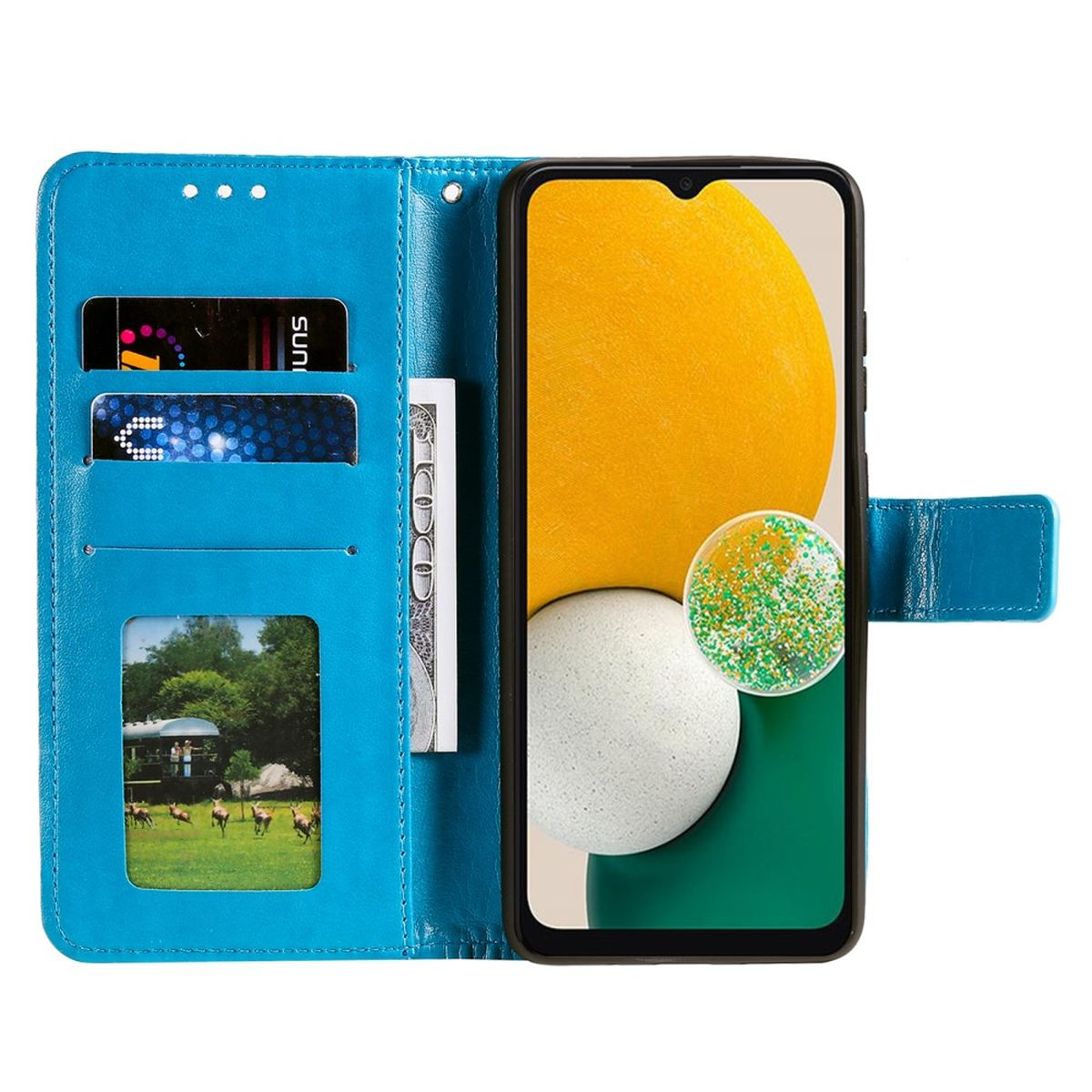 Blaue Handyhülle mit Telefon, Karten und einem Bild von Hirschen. Der Hintergrund ist weiß.