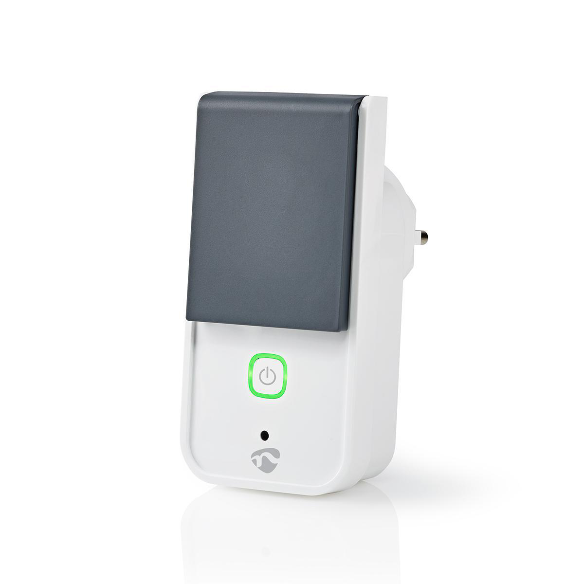 Weiß-grauer Smart-Plug-Adapter mit Ein-/Aus-Taste und Lichtanzeige. Weißer Hintergrund.