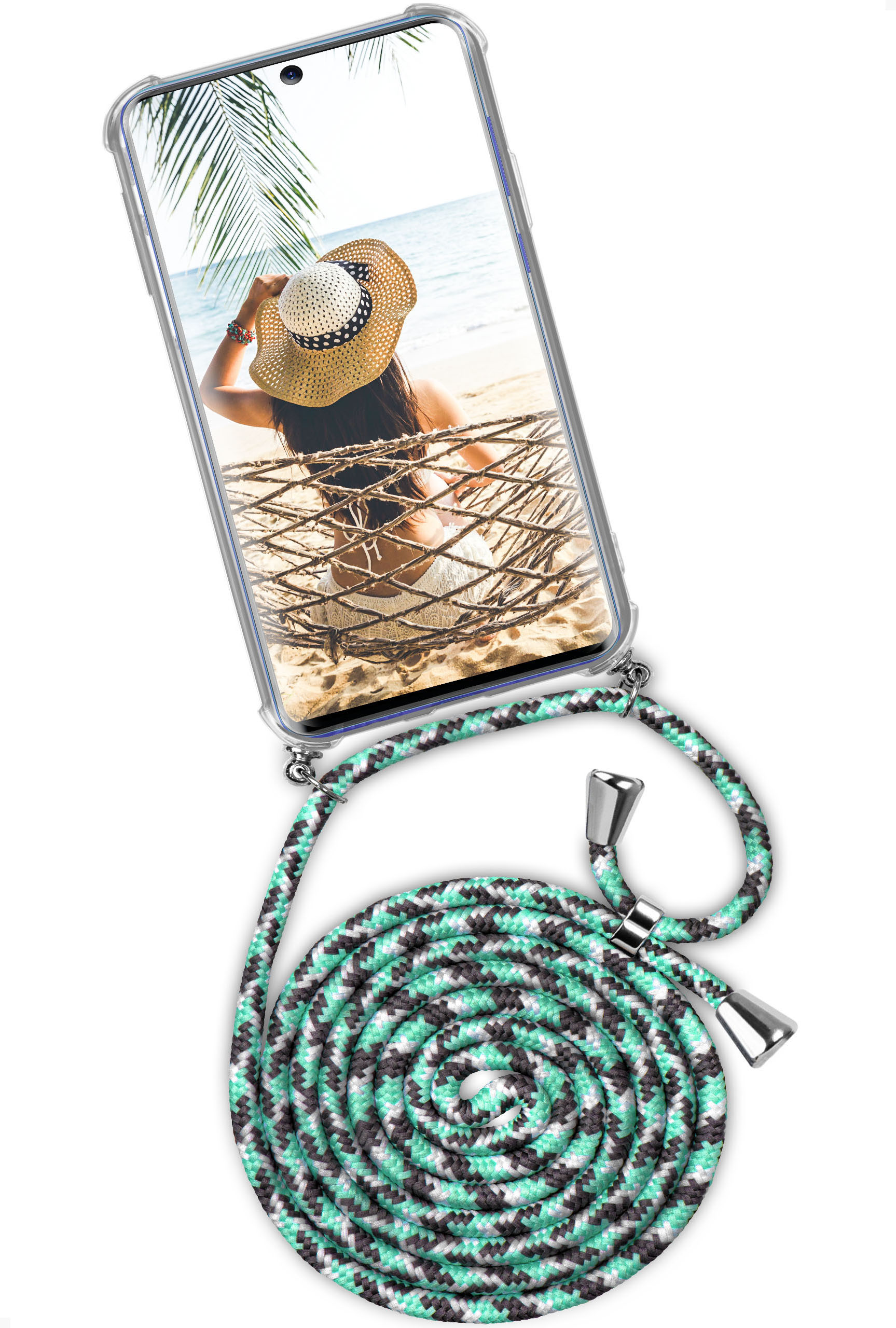 Telefon in klarer Hülle mit grün-weiß-schwarzer Kordel. Frau in Hängematte am Strand.