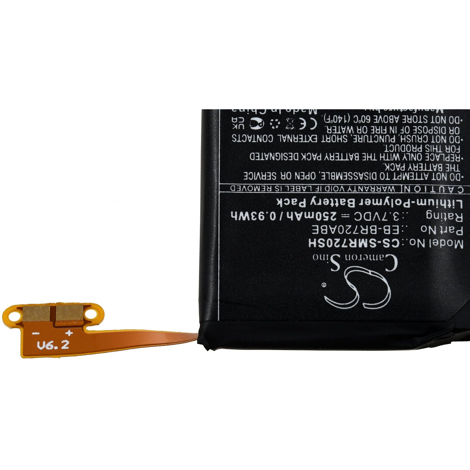 Schwarzer Akku mit Etiketten und einem goldenen Stecker. Die Etiketten sind mehrsprachig.