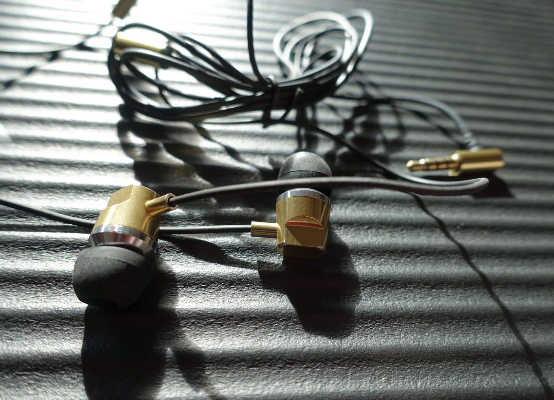 SCHWAIGER -KH410G 531-, In-ear Kopfhörer und Slimkabel mit Gold Metallgehäuse