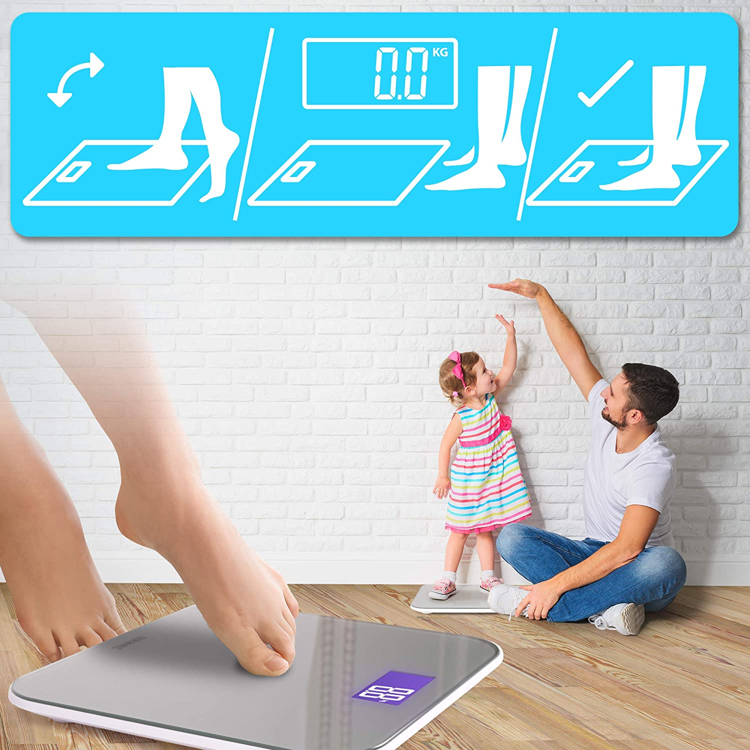 Una persona y una niña están en una báscula. La báscula muestra 0.0 kg. Un diagrama muestra los pasos.