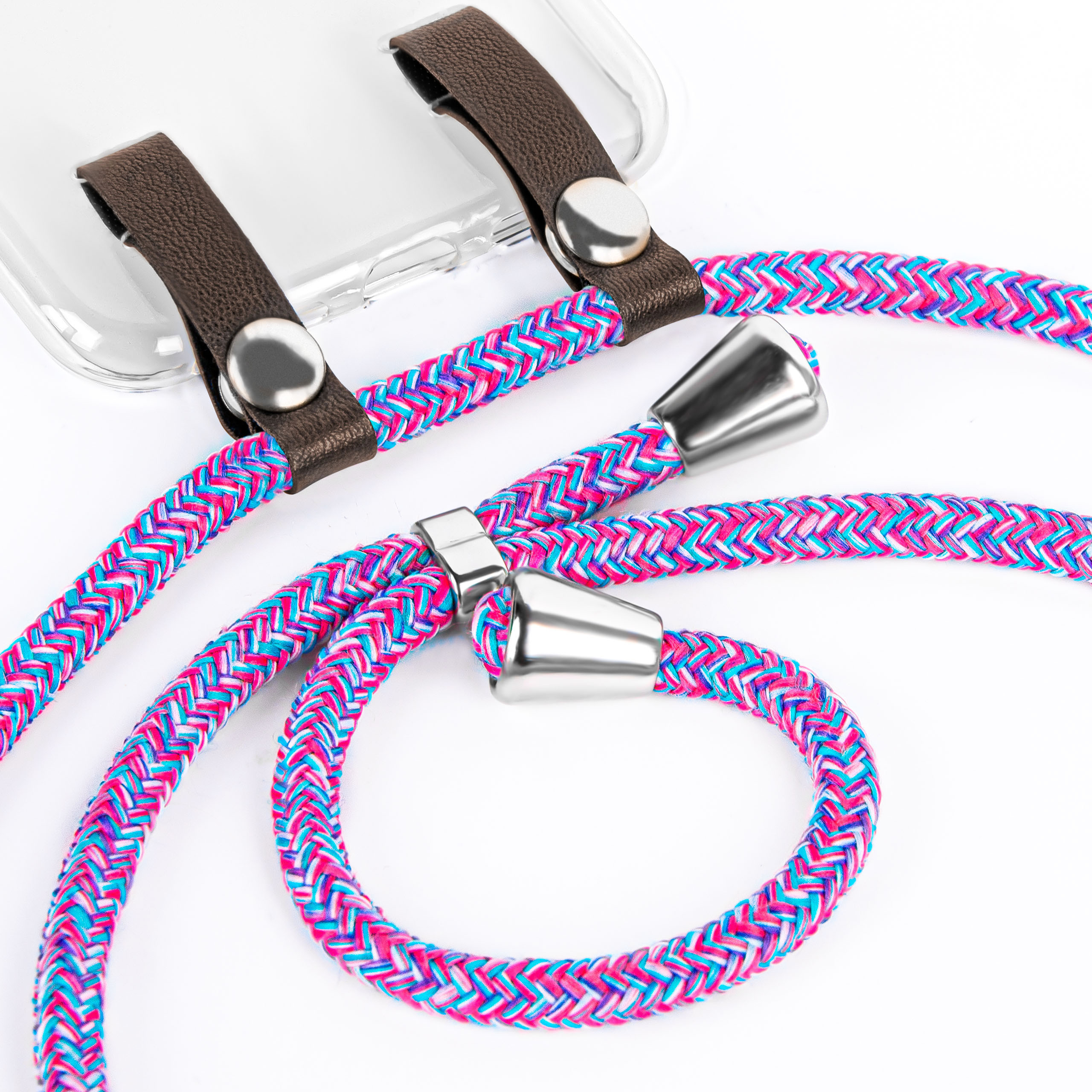 Eine Handyhülle mit einem pink-blauen Riemen. Die Hülle hat braune Halter und silberne Akzente, auf Weiß.
