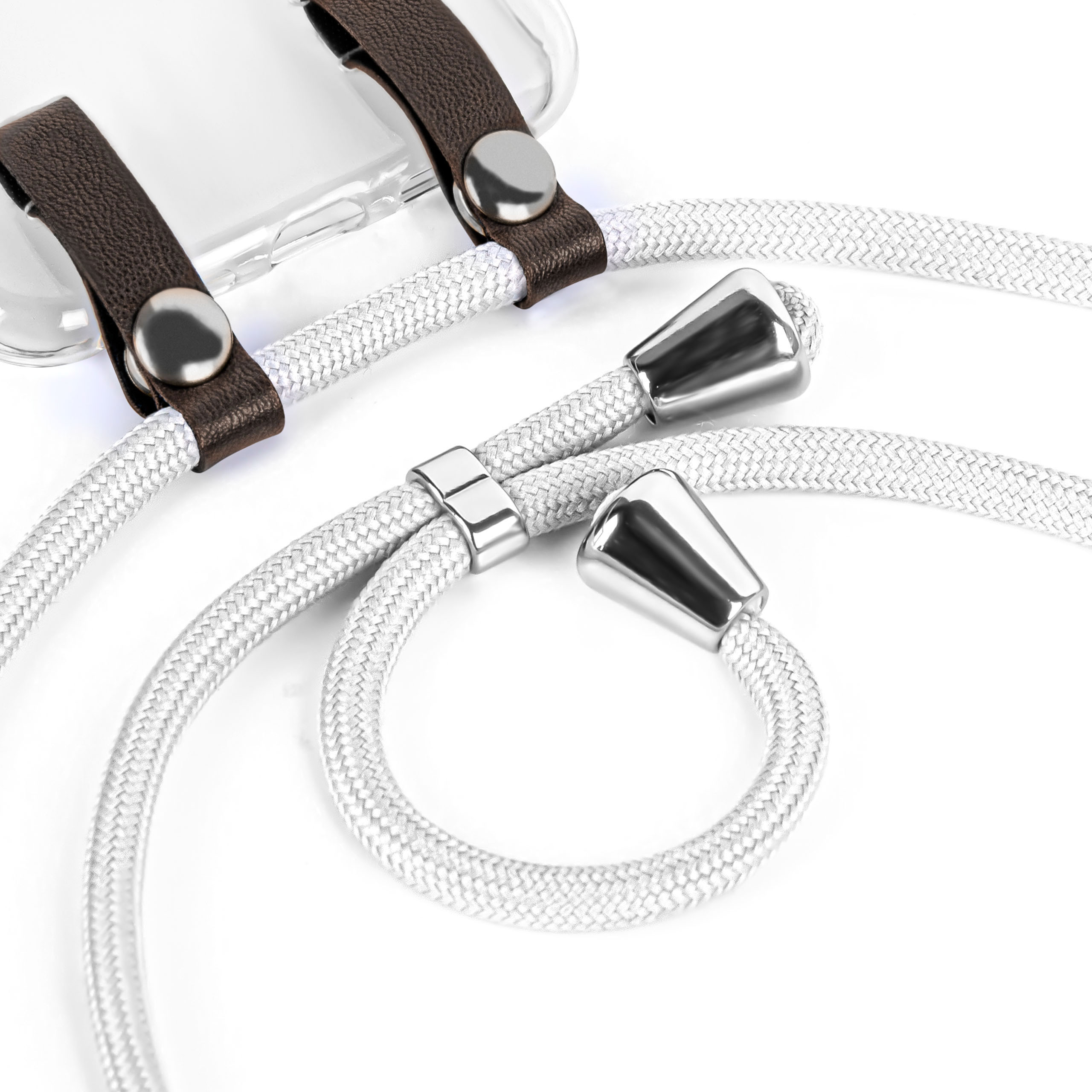 Weißes Handyband mit silberner Hardware und braunen Lederbefestigungen, Nahaufnahme.