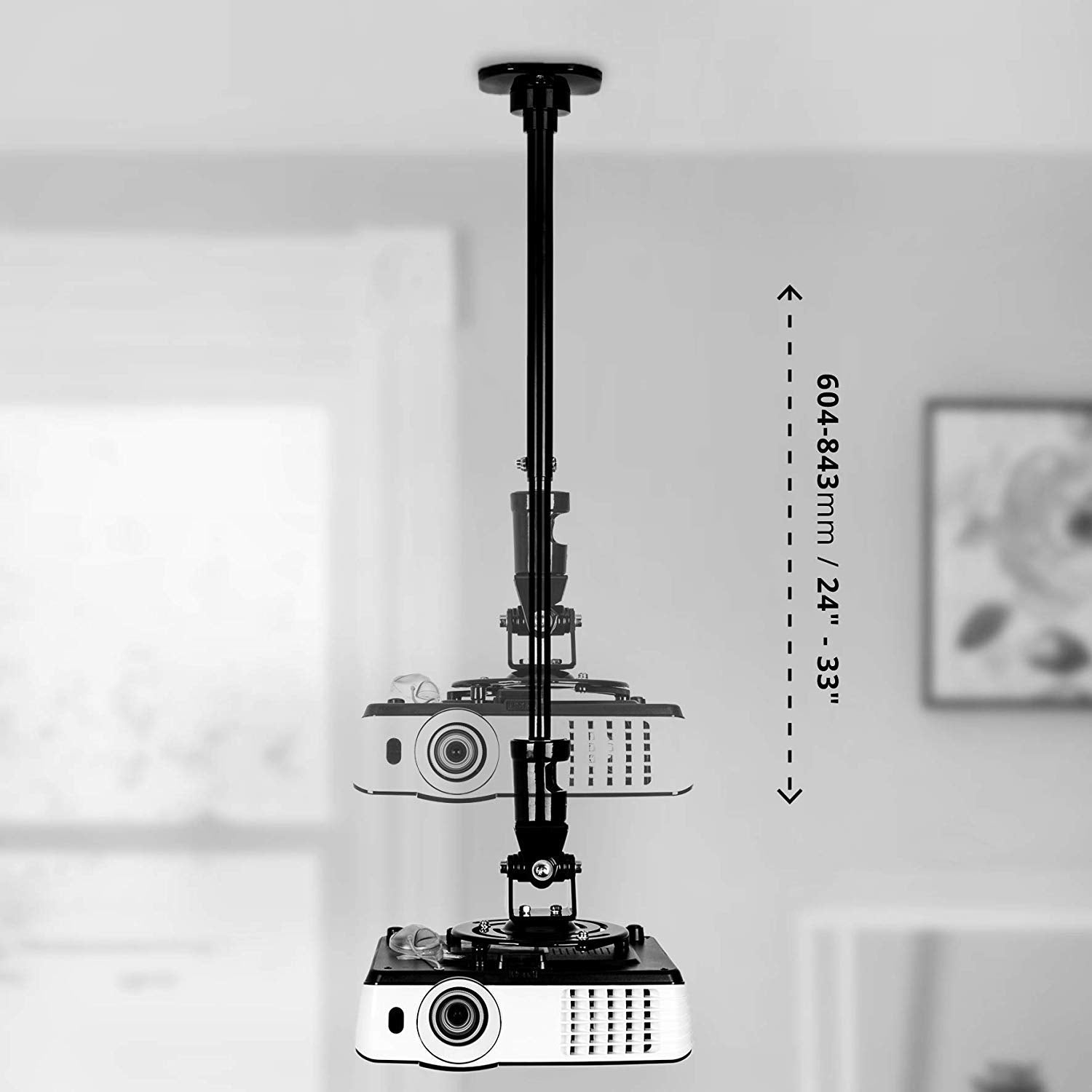 Proyectores suspendidos del techo, con una medición que muestra una altura ajustable de 604-843 mm / 24-33".