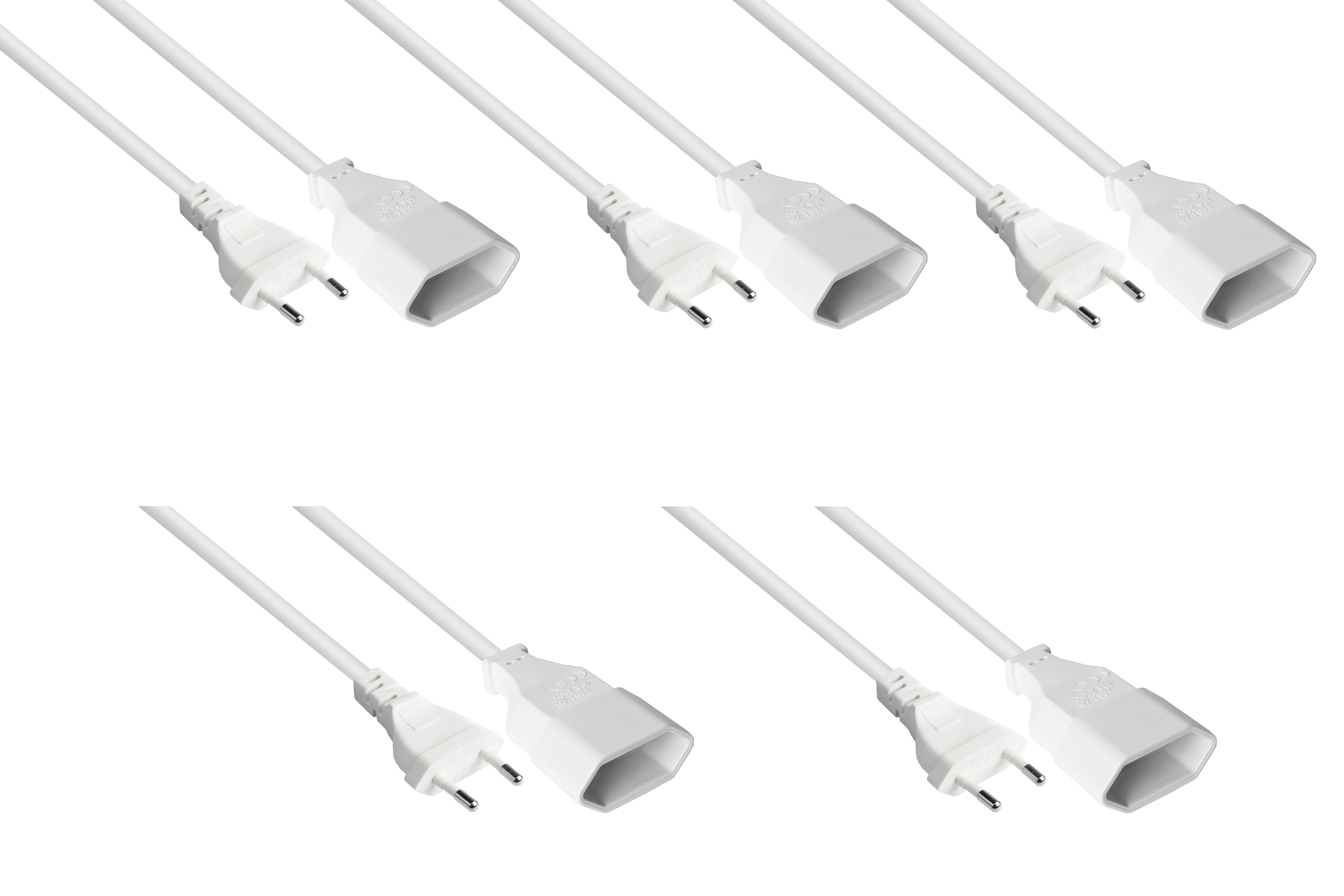 Mehrere weiße Netzkabel mit Steckern und Buchsen auf weißem Hintergrund.