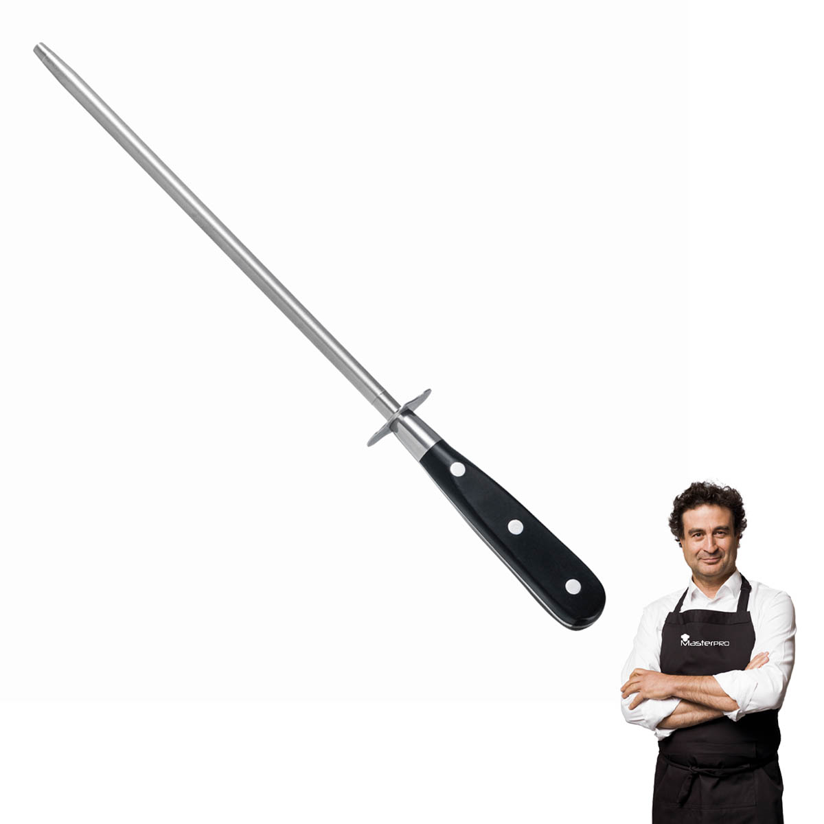 Acero para afilar con mango negro, y hombre con delantal a la derecha.