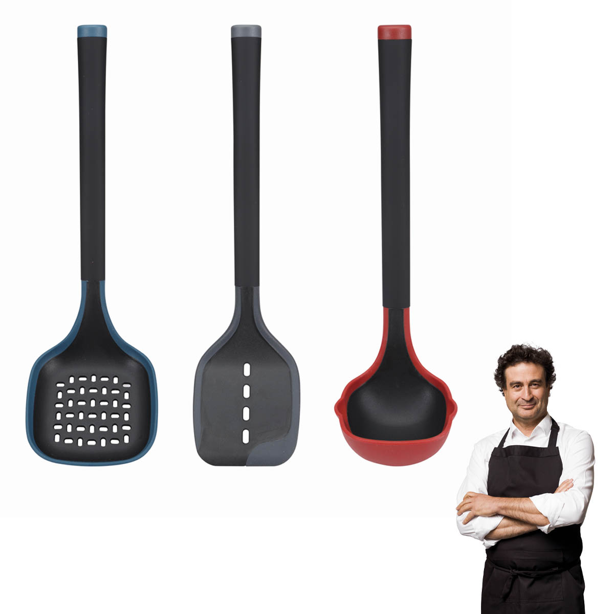 Tres utensilios de cocina con mangos negros y cabezas coloridas. Un chef cerca.