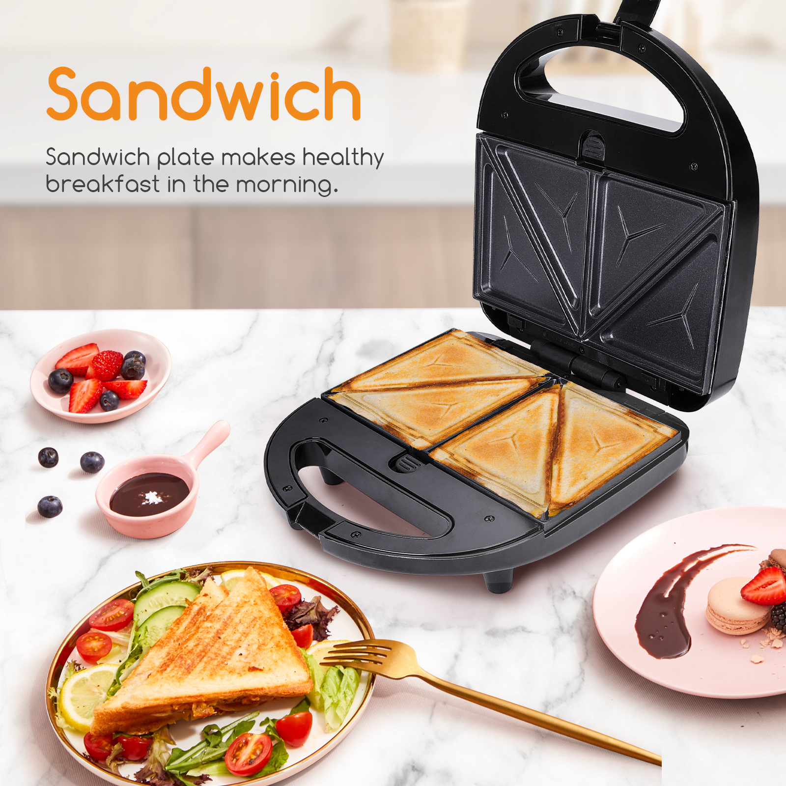 Una sandwichera con sándwiches e ingredientes sobre una superficie de mármol. Fondo blanco.