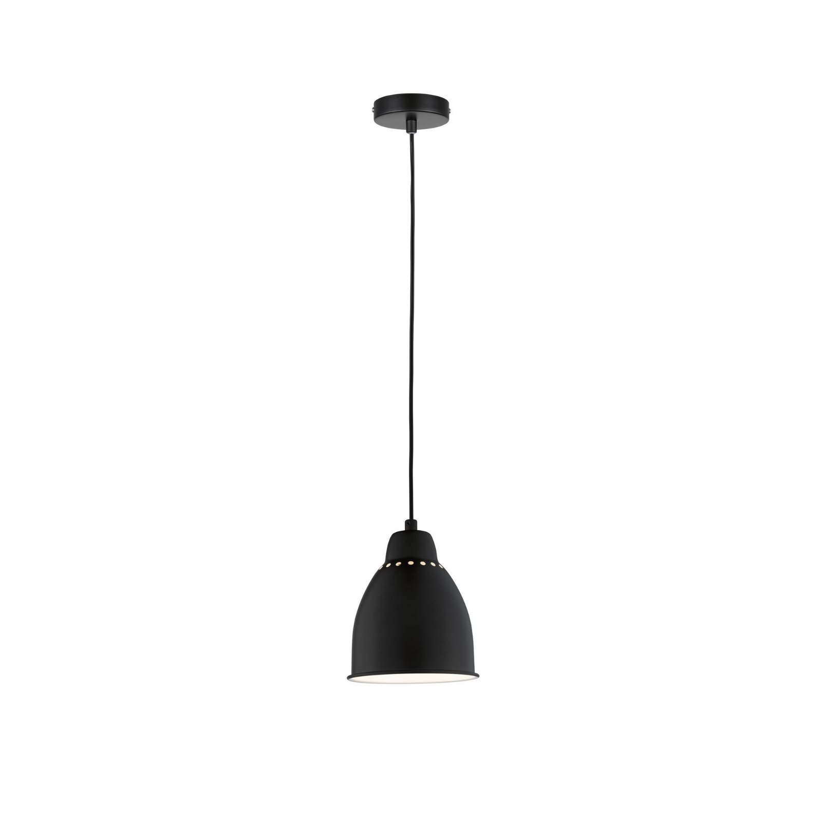 Czarna lampa wisząca z kloszowatym kloszem, zwisająca z czarnego przewodu. Białe tło.