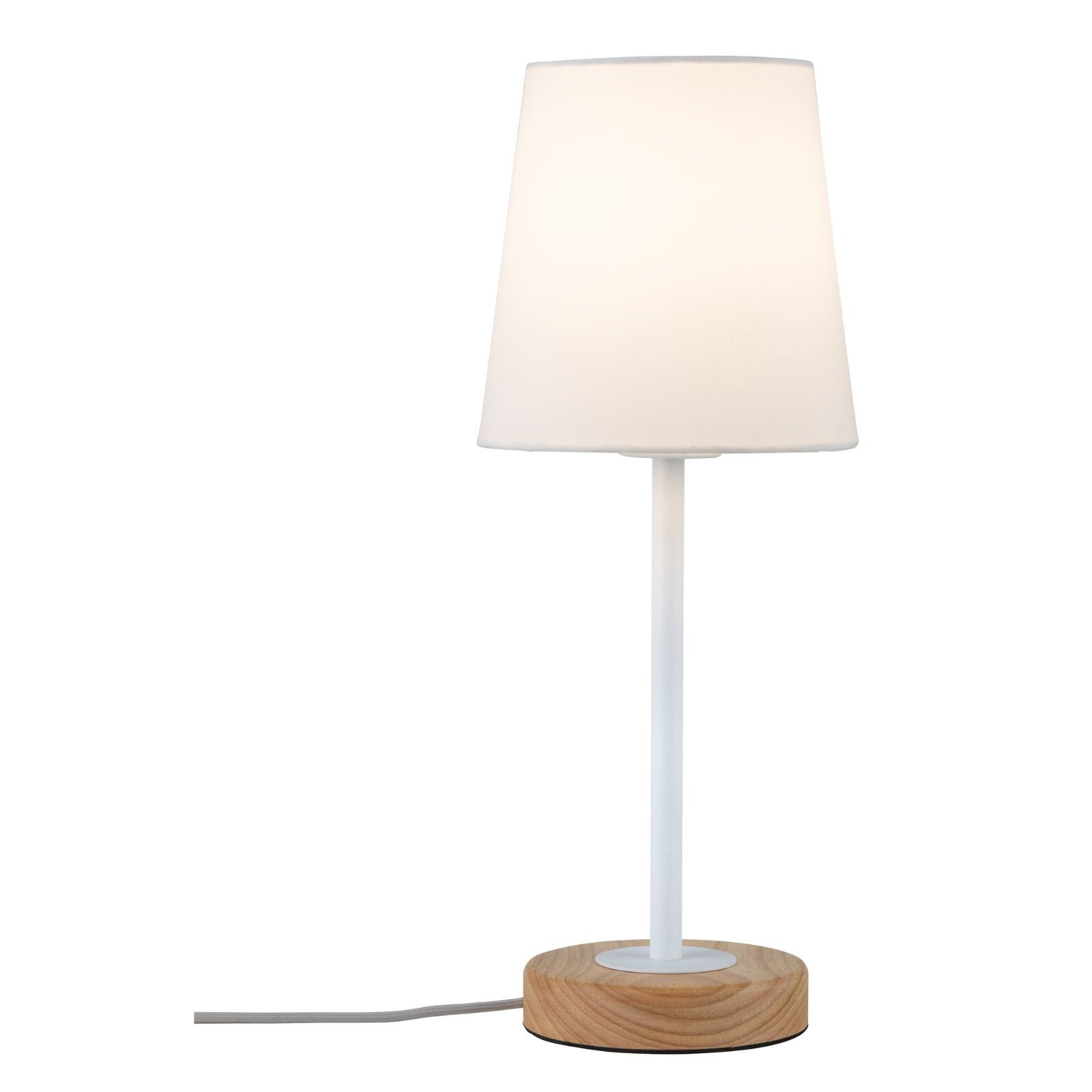 Eine weiße Schreibtischlampe mit Lampenschirm, Holzsockel und grauem Kabel vor weißem Hintergrund.